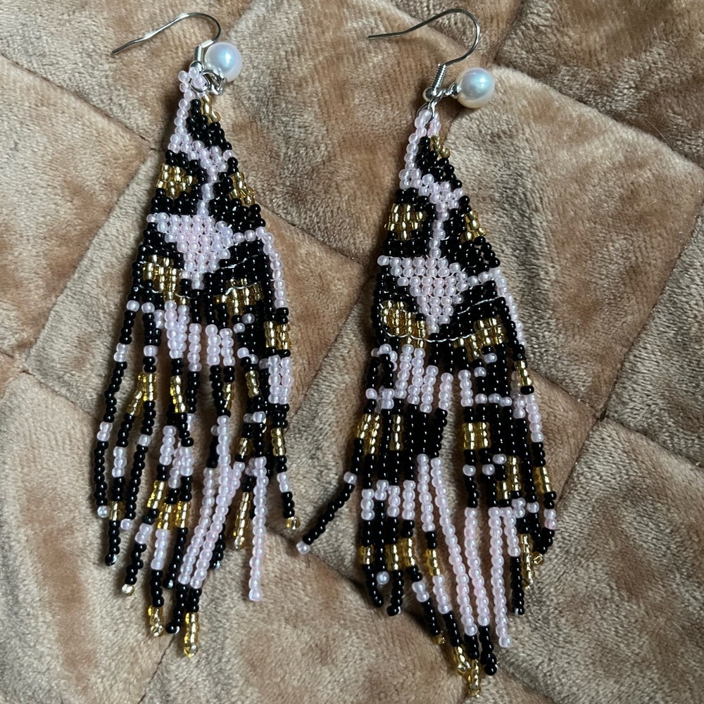 NWT beaded Earrings with pearl